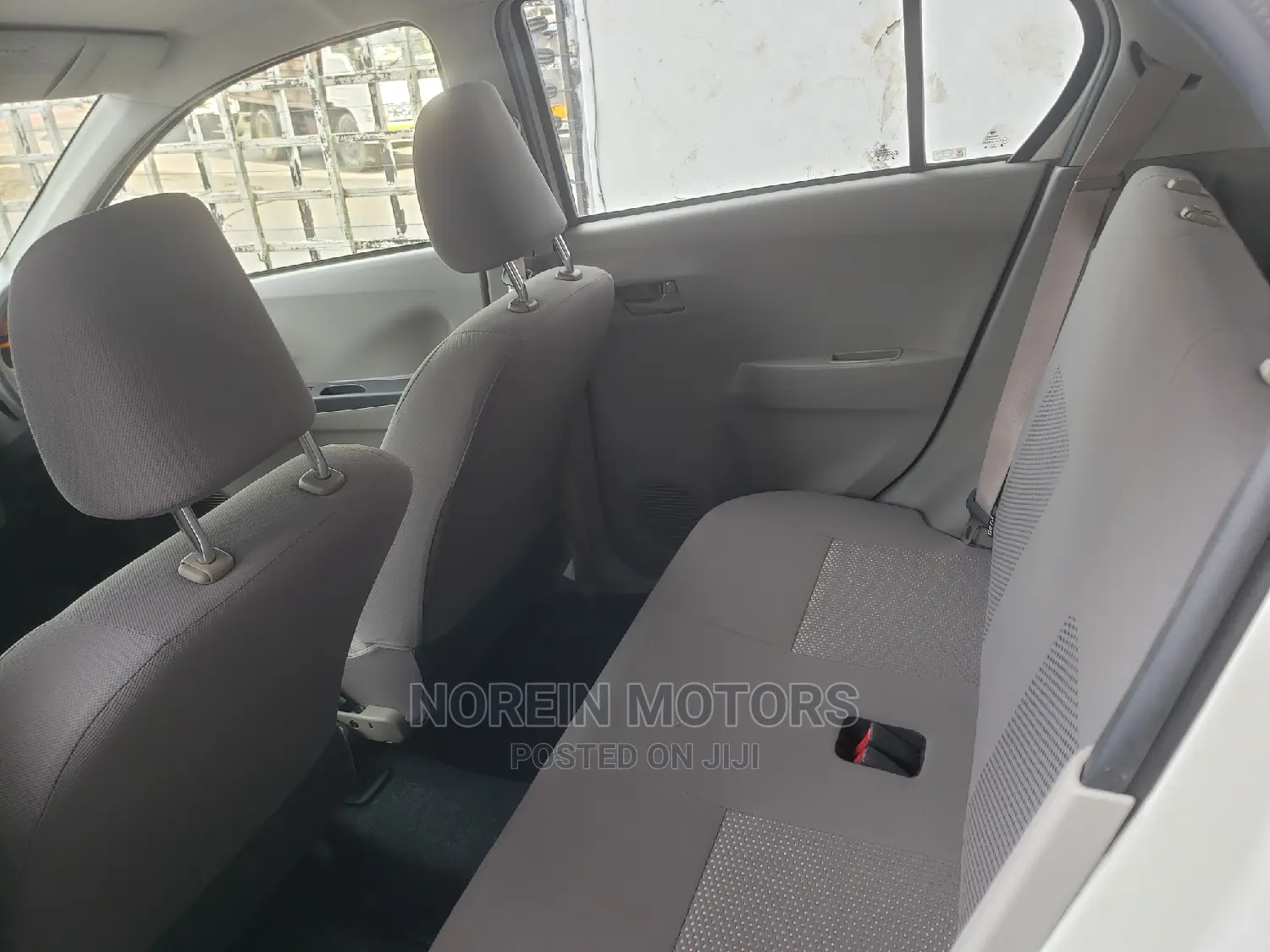 Daihatsu Mira 2015 White