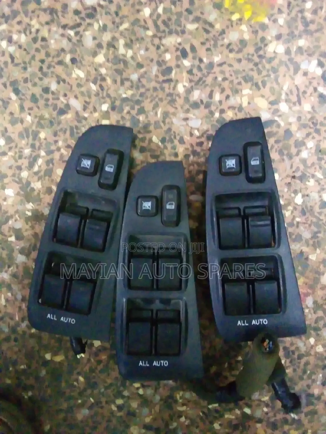 Master Switch for Voxy/Noah 2005.