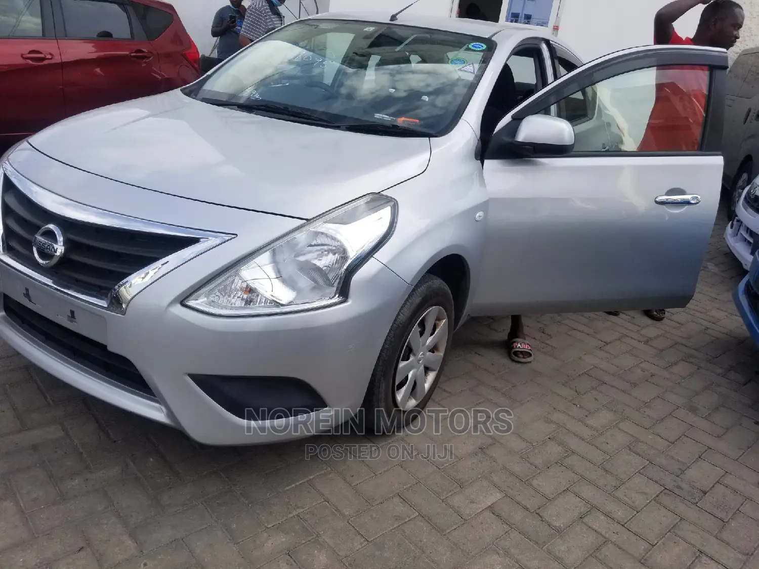 Nissan Tiida 2014 Silver