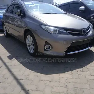 Toyota Auris 2015 Gray