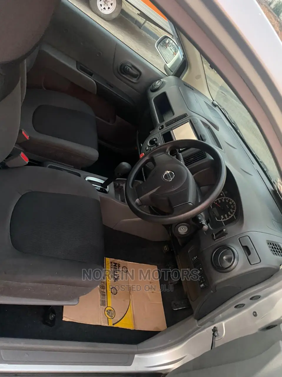 Nissan Advan 2015 Silver