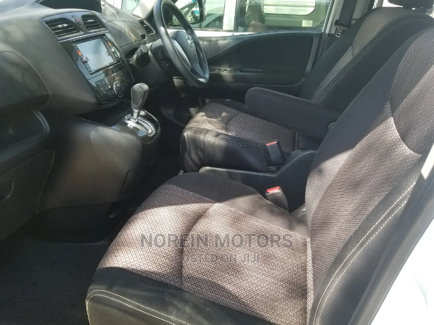 Nissan Serena 2015 White