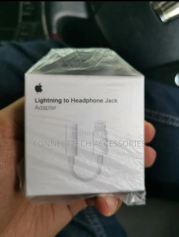 Apple Lightning to 3.5mm Headphone Jack Adapter
