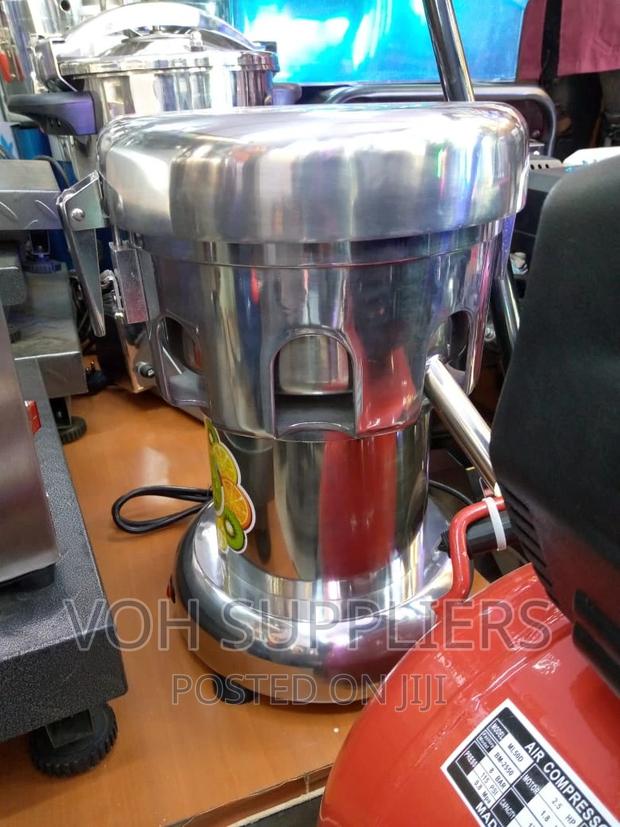 Commercials Juicer Machine - main view