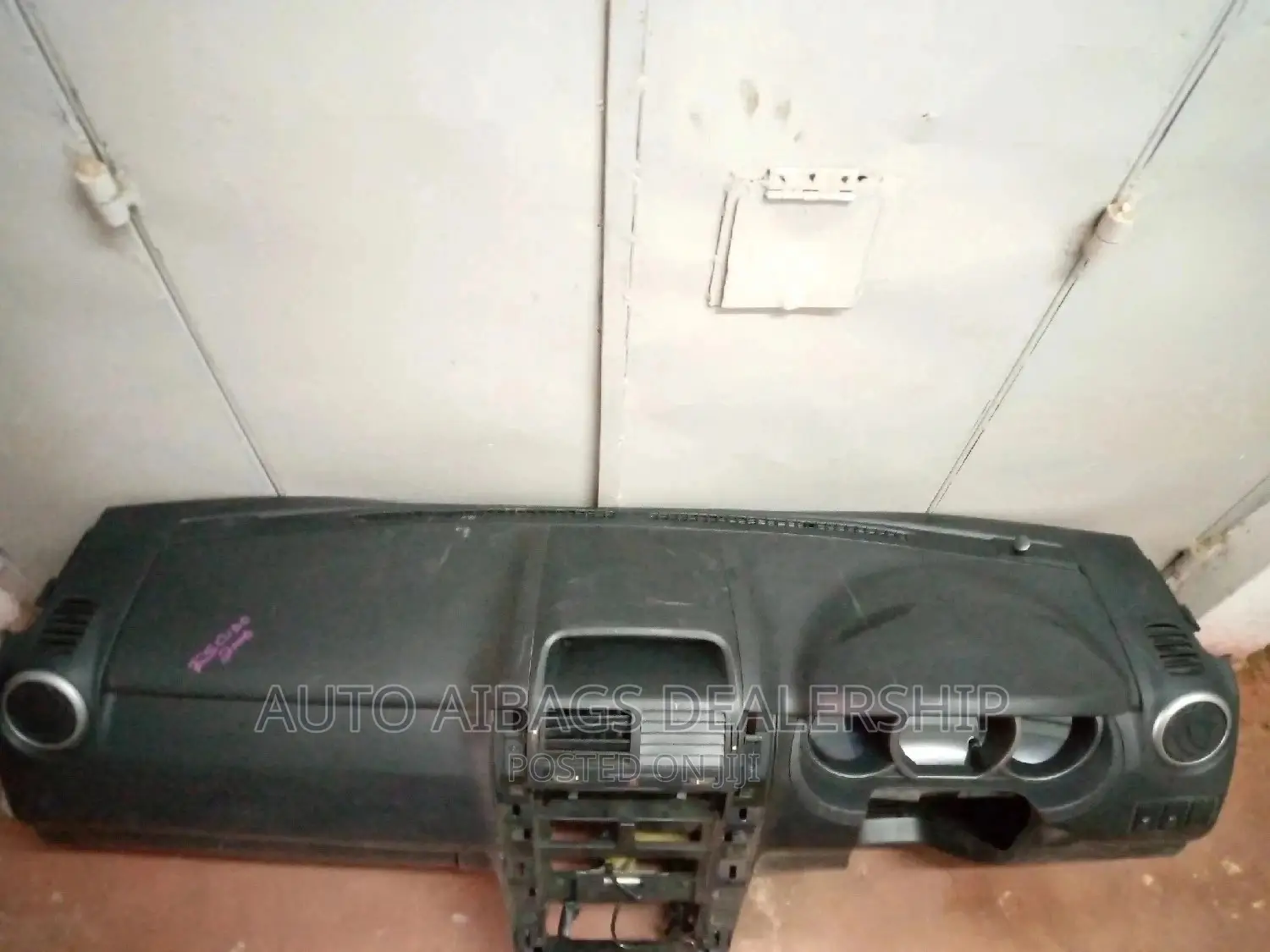 Suzuki Escudo Dashboard Compartment.