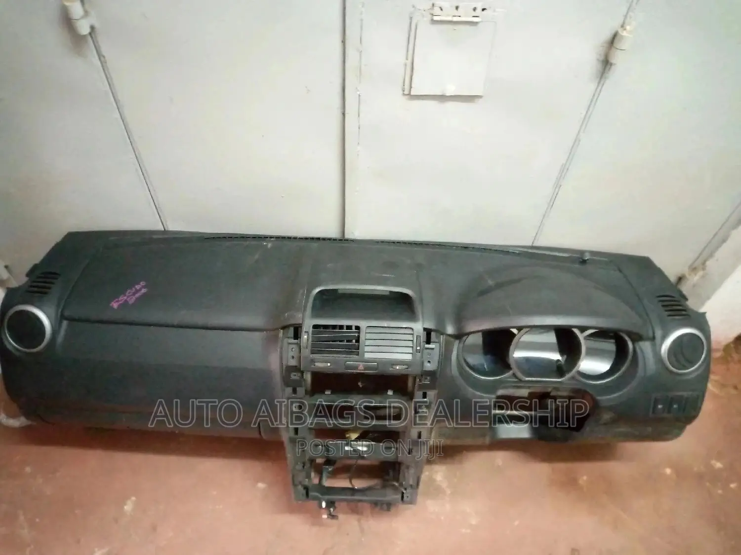 Suzuki Escudo Dashboard Compartment.