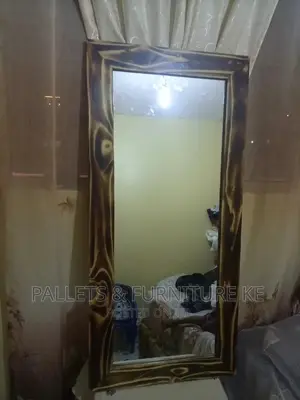 Pallet Dressing Mirror