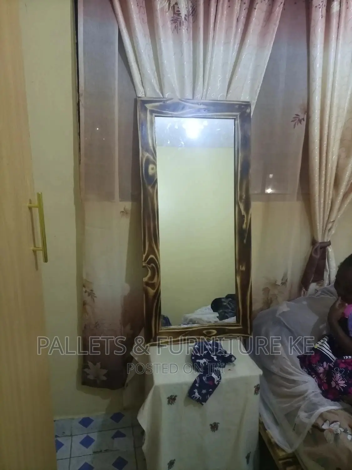 Pallet Dressing Mirror