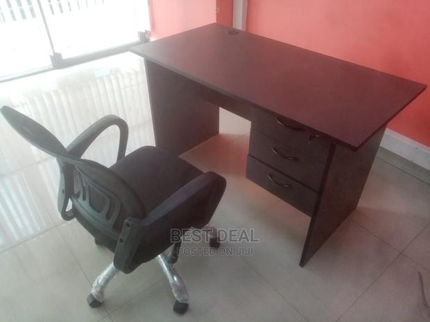 Office Chair and Desk - main view