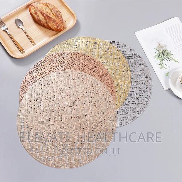 Round Table Mats - thumbnail 3