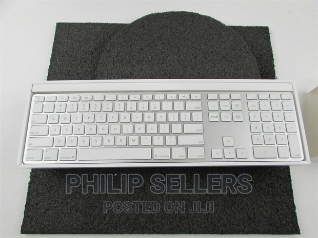 Apple A1243 Wired USB Keyboard and A1152 Wired USB Com