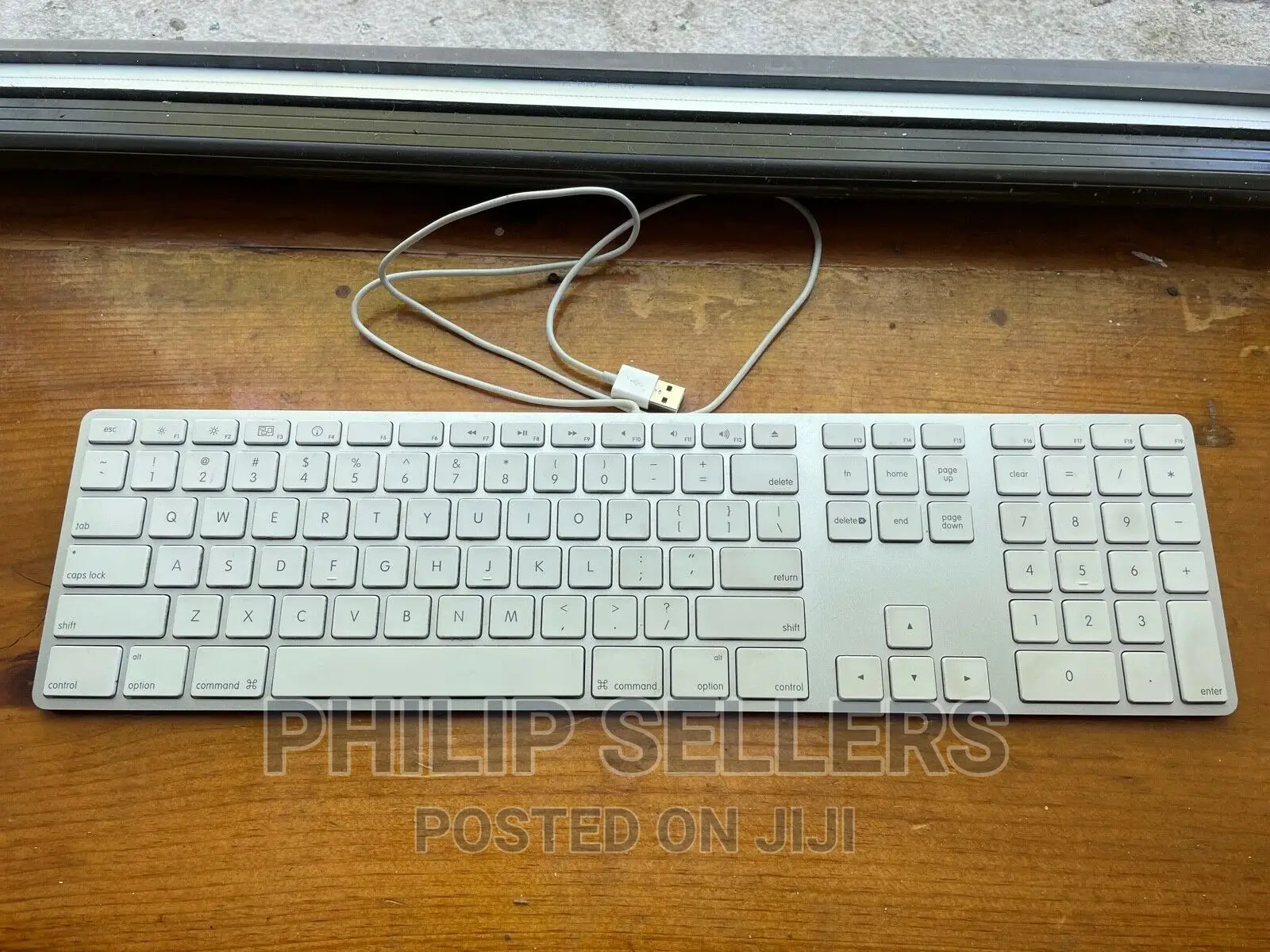 A1243 Aluminum Wired Keyboard - White