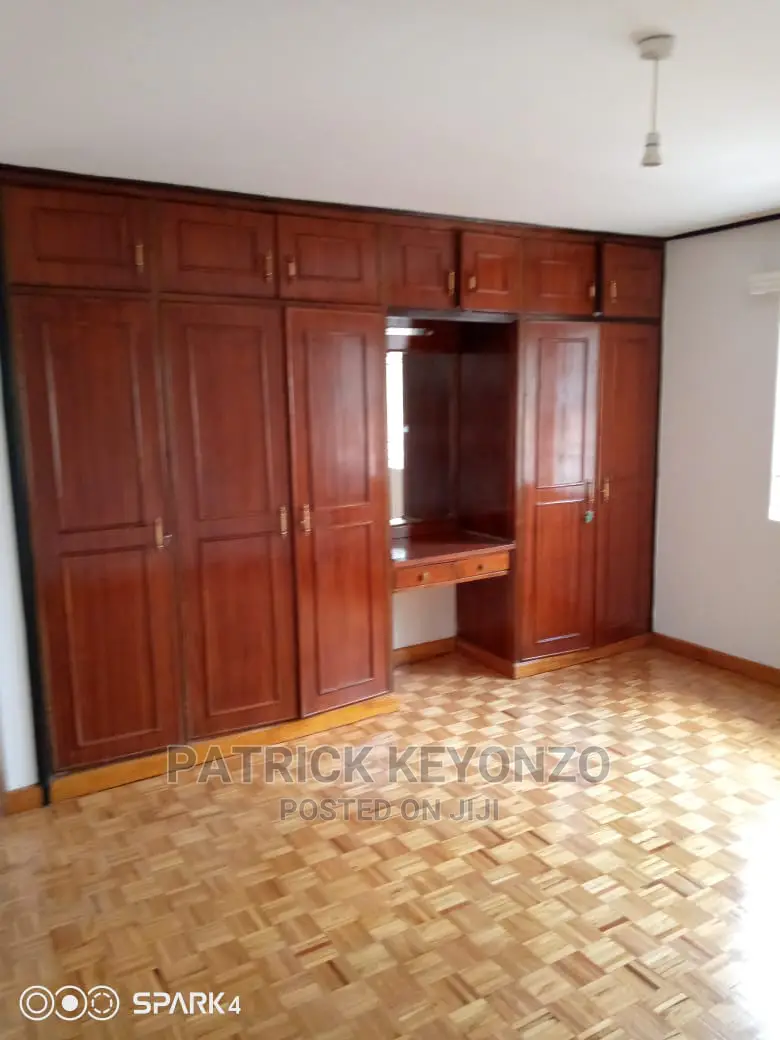 4bdrm Maisonette in Eregi Court, Parklands/Highridge for Rent