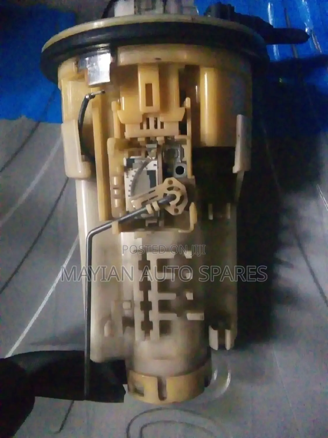 Complete Fuel Pump for Toyota Noah/Voxy 2005.