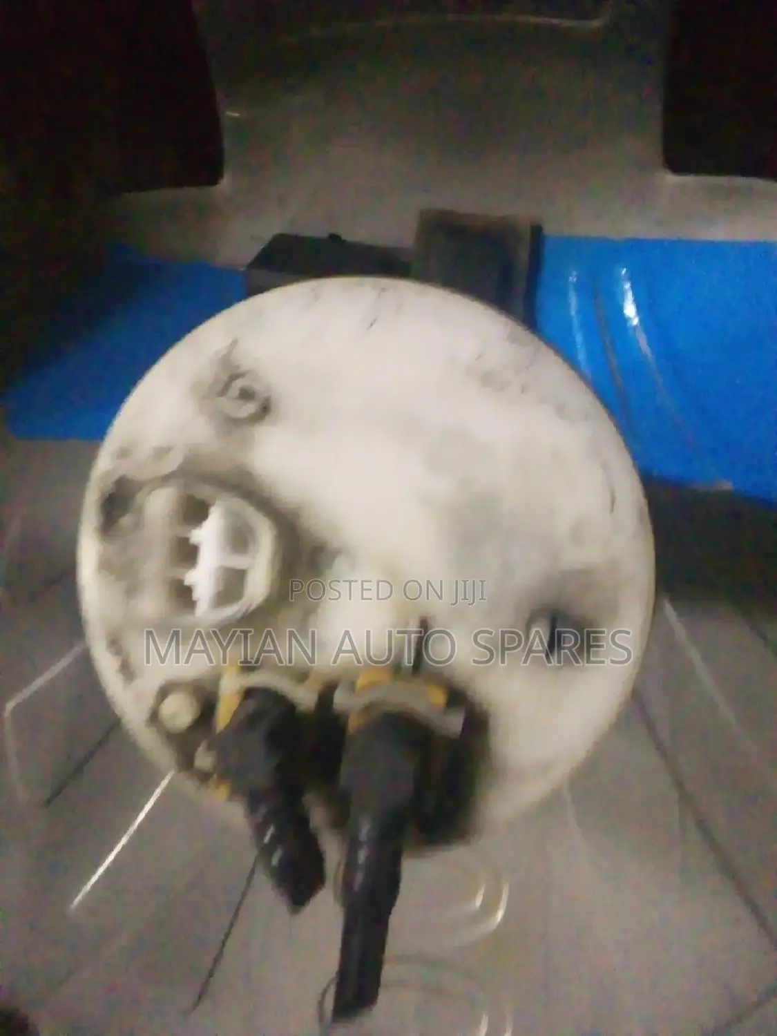Complete Fuel Pump for Toyota Noah/Voxy 2005.