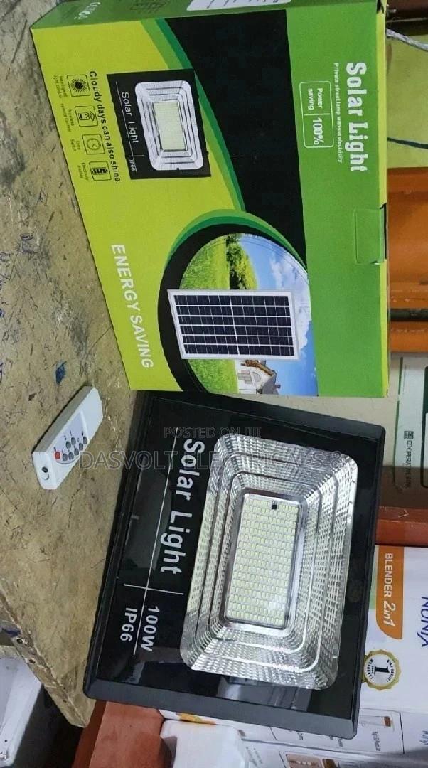 100watts Solar Floodlight With Remote - main view