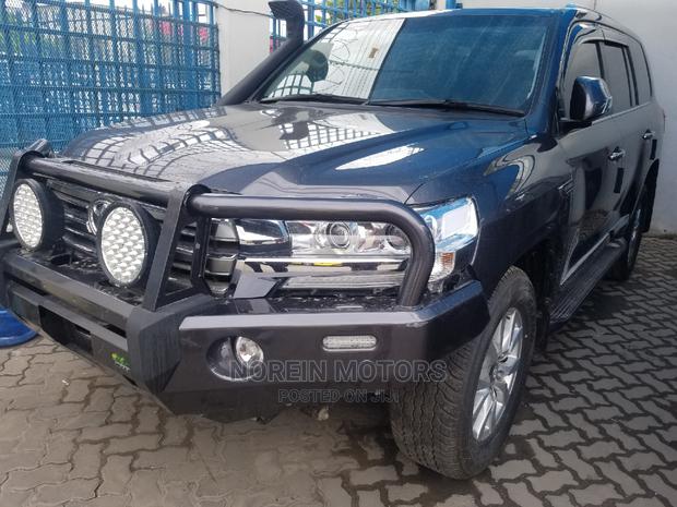 Toyota Land Cruiser 2017 - main view