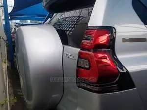 Toyota Land Cruiser Prado 2015 Silver