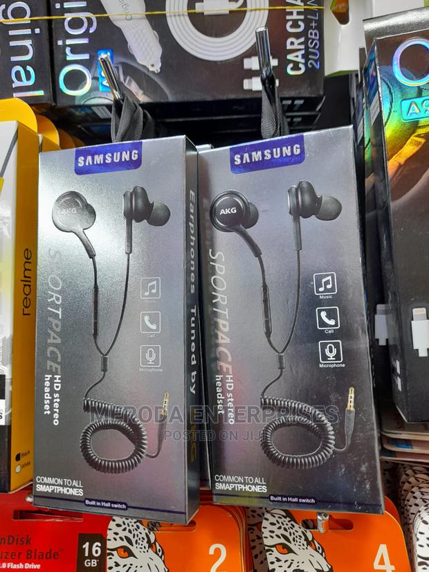 Original Samsung Earphones - main view