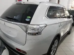 Mitsubishi Outlander 2015 White