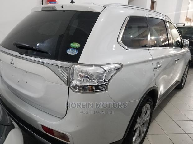 Mitsubishi Outlander 2015 White - thumbnail 3