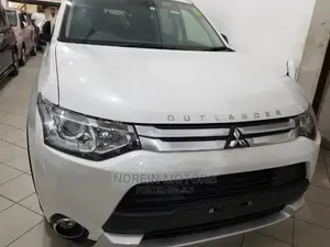 Mitsubishi Outlander 2015 White