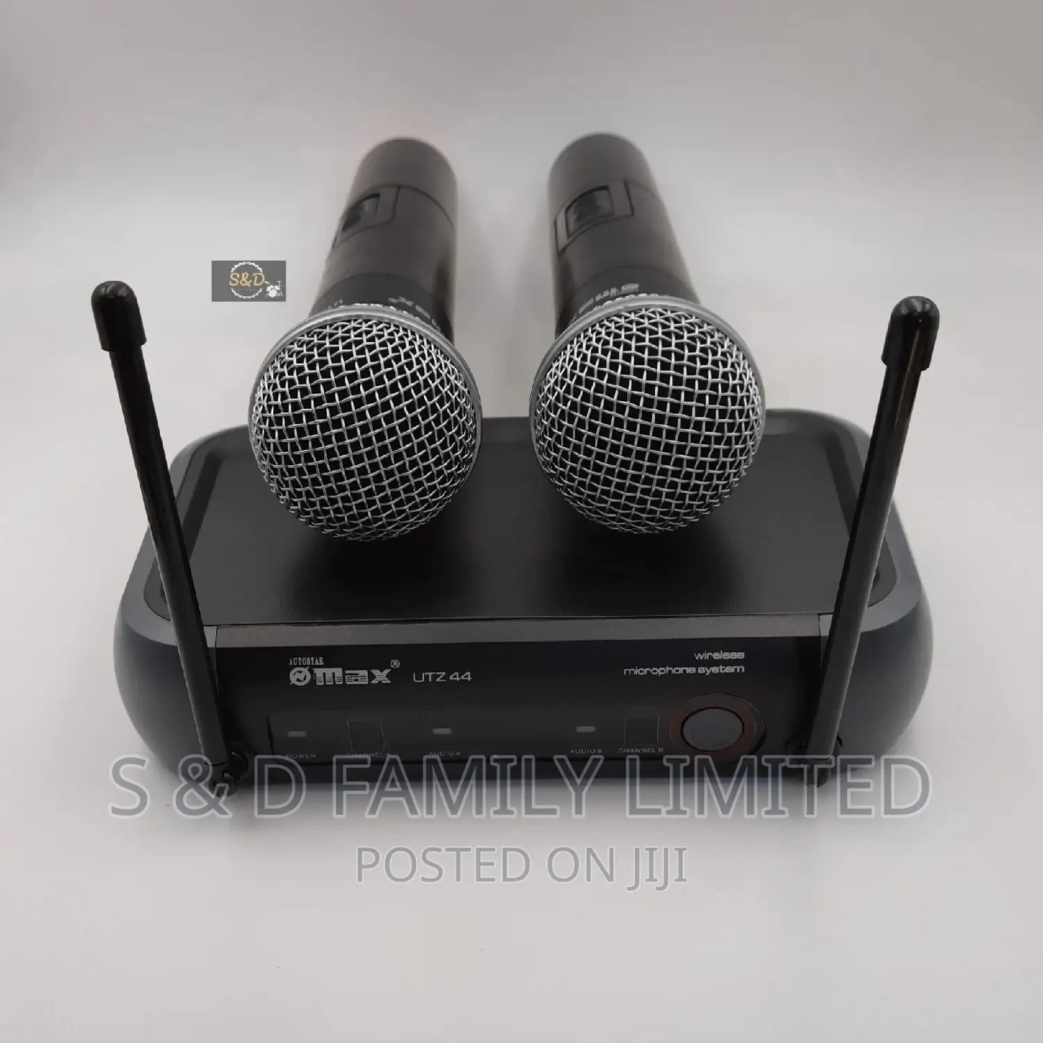 Omax Utz 44 Wireless Microphone
