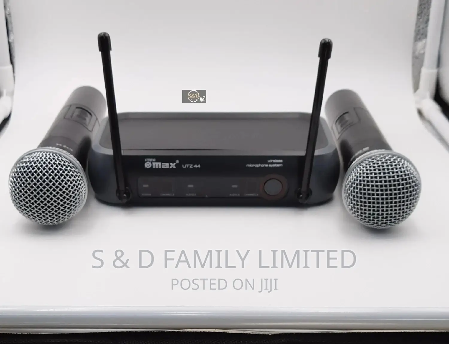 Omax Utz 44 Wireless Microphone