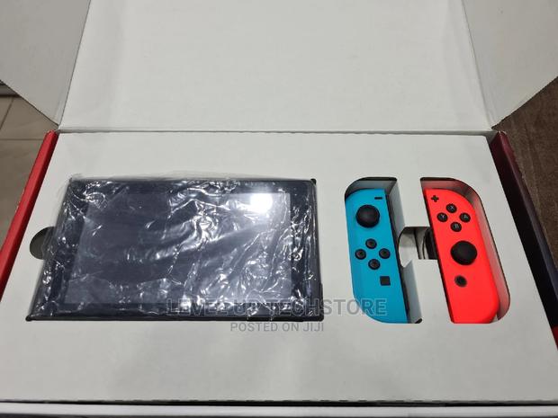 Nintendo Switch Pre-Owned Console System - Like New - thumbnail 3