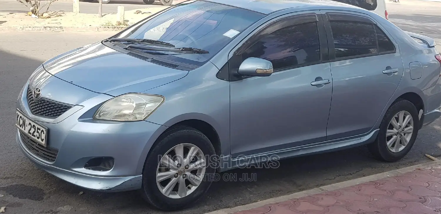 Toyota Belta 2011 Blue