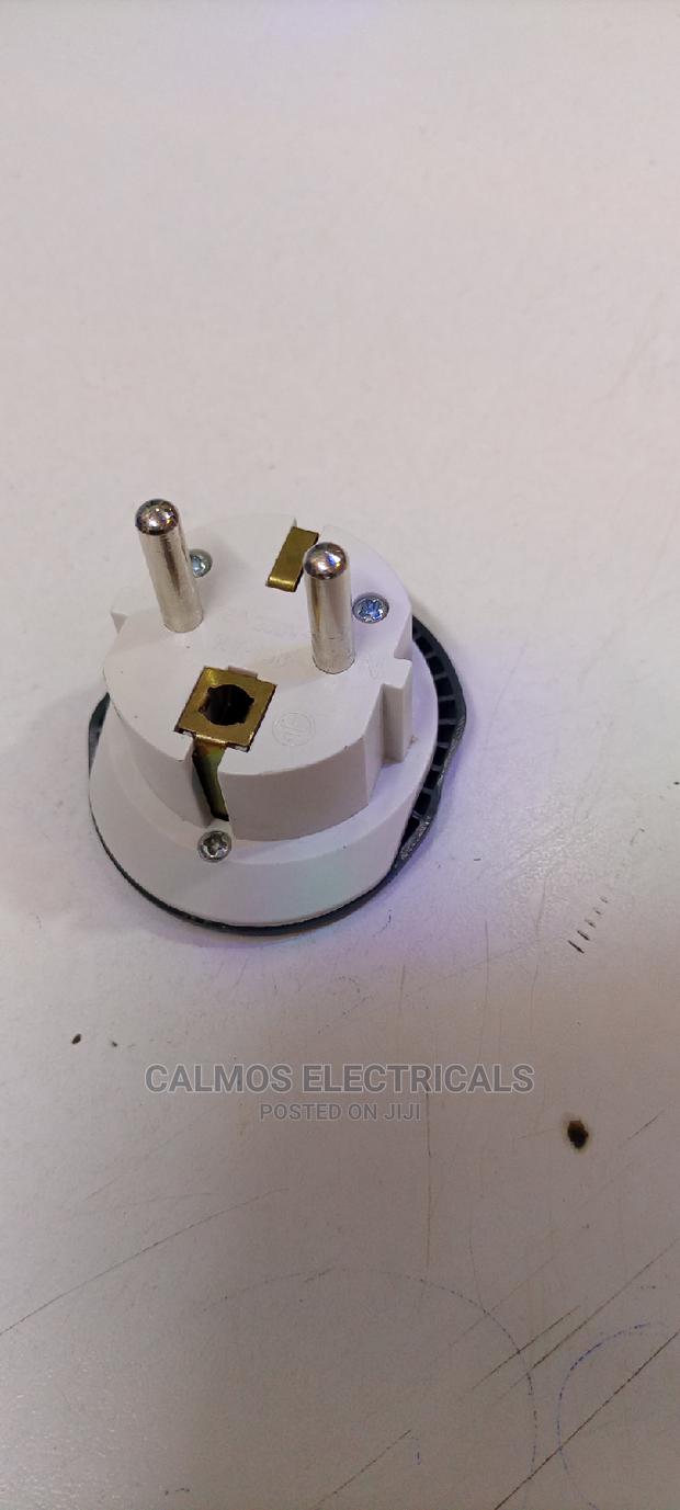 Converter From Type G To Type E - thumbnail 3