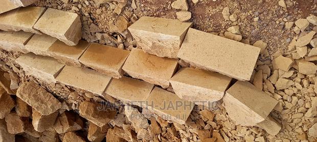 Brown/Yellow Stones-Maai Mahiu - thumbnail 2