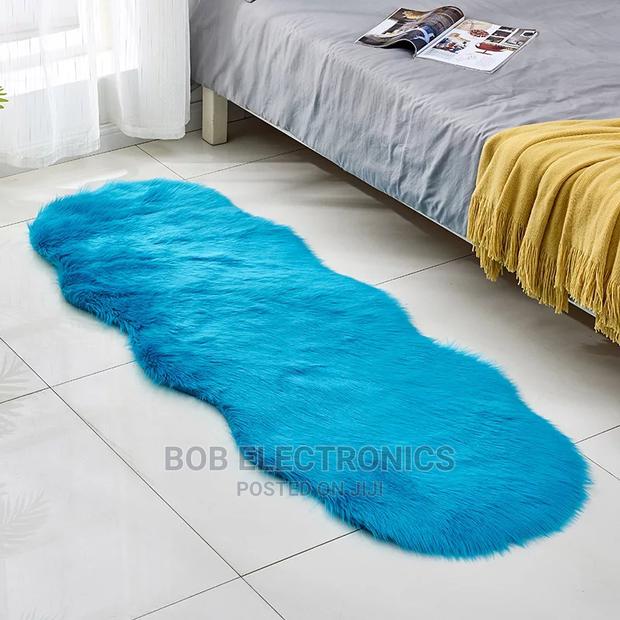 Fur Faux Rugs - thumbnail 3
