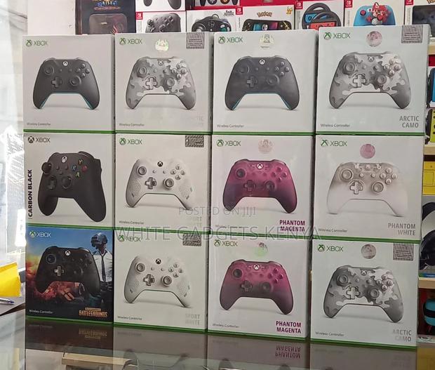 Xbox One and Series S Controller S - main view