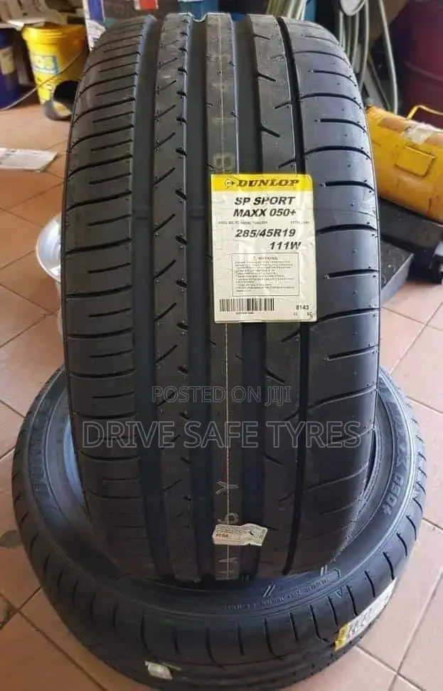 285/45 R19 Dunlop Tyre Made in Japan