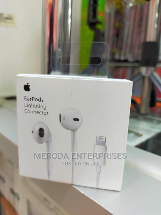 Ear Pods Lighting Connector - main view