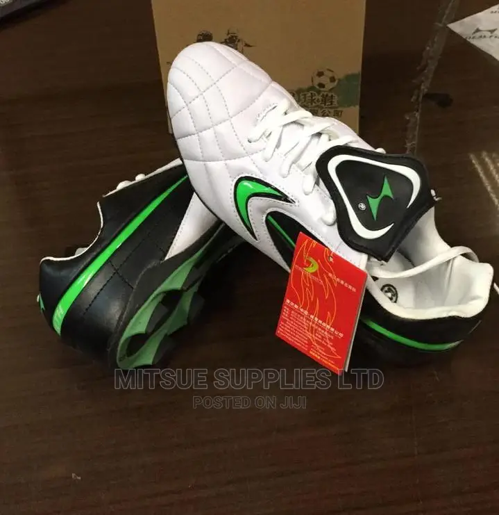 Football Boots 'health' 960-2, White/Green Size 7.5 8.5