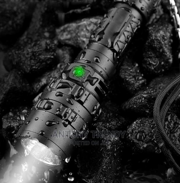 High Lumen Zoomable XML-T6 LED Flashlight