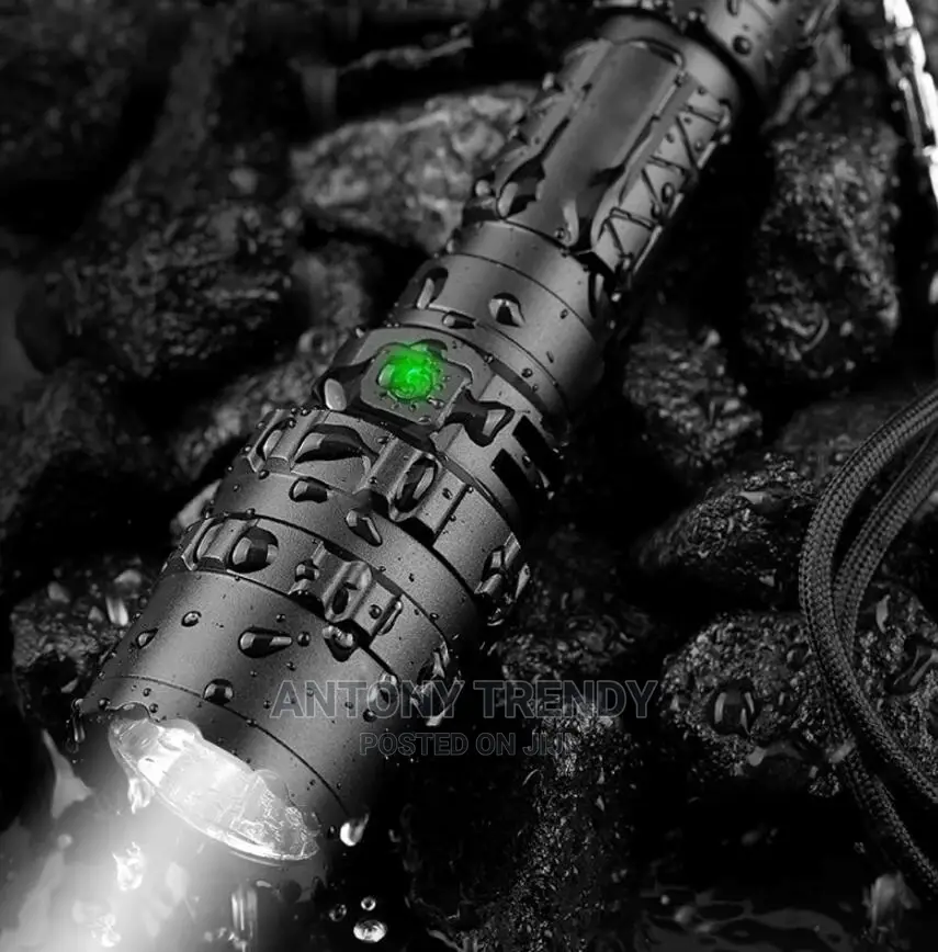 High Lumen Zoomable XML-T6 LED Flashlight