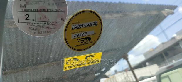 Toyota HiAce 2014 White - thumbnail 3