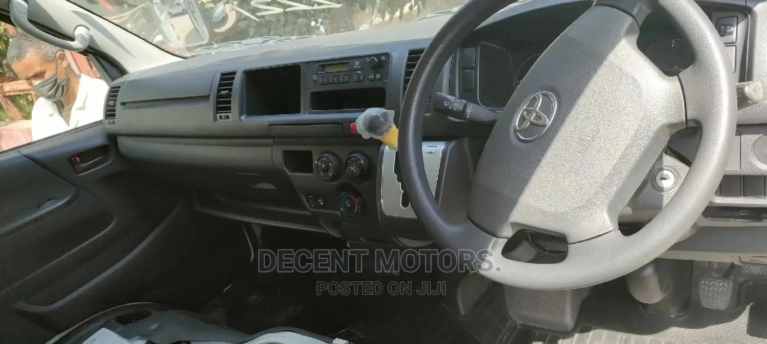 Toyota HiAce 2014 White