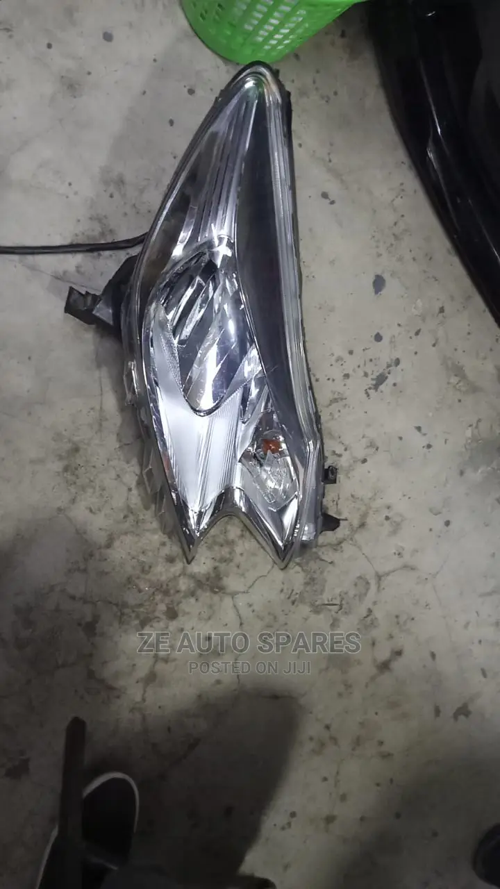 Nissan Note 2012 Headlight