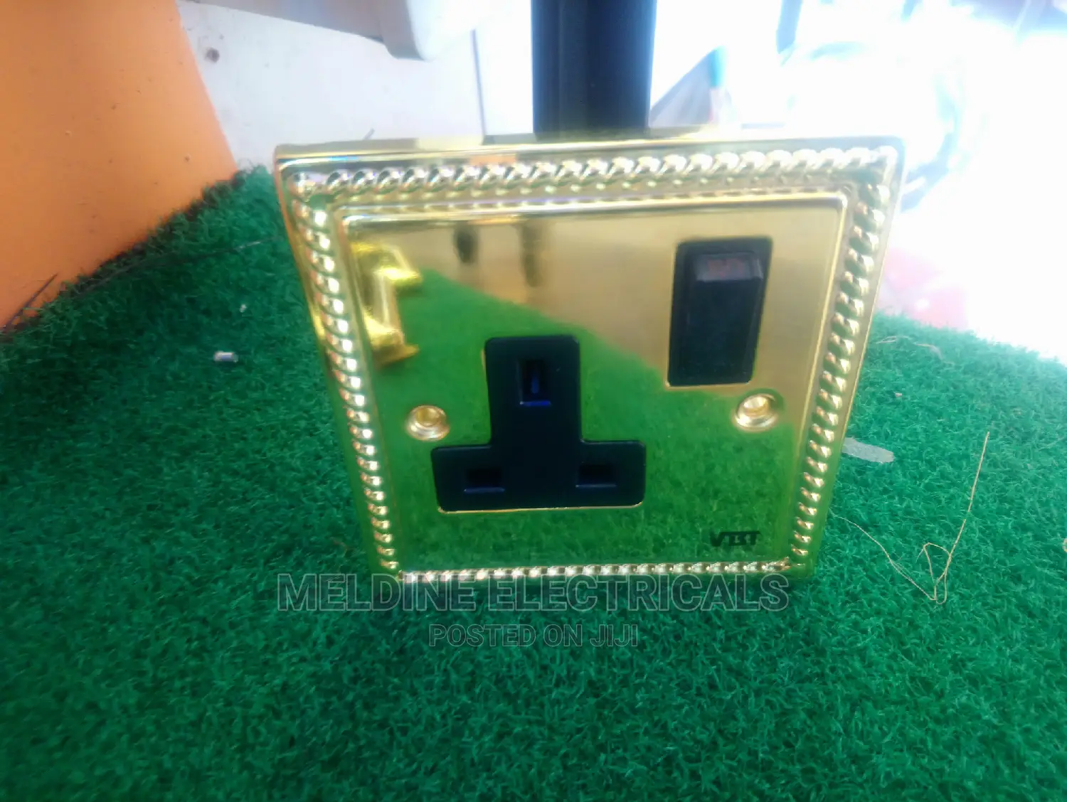 Gold Single Socket 13A