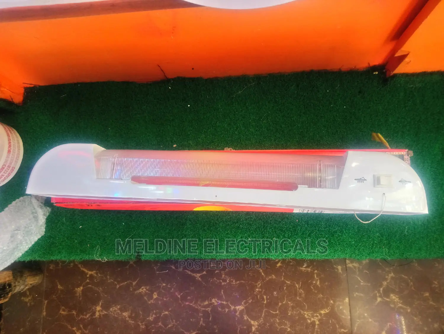 Dual Voltage Shaver Light