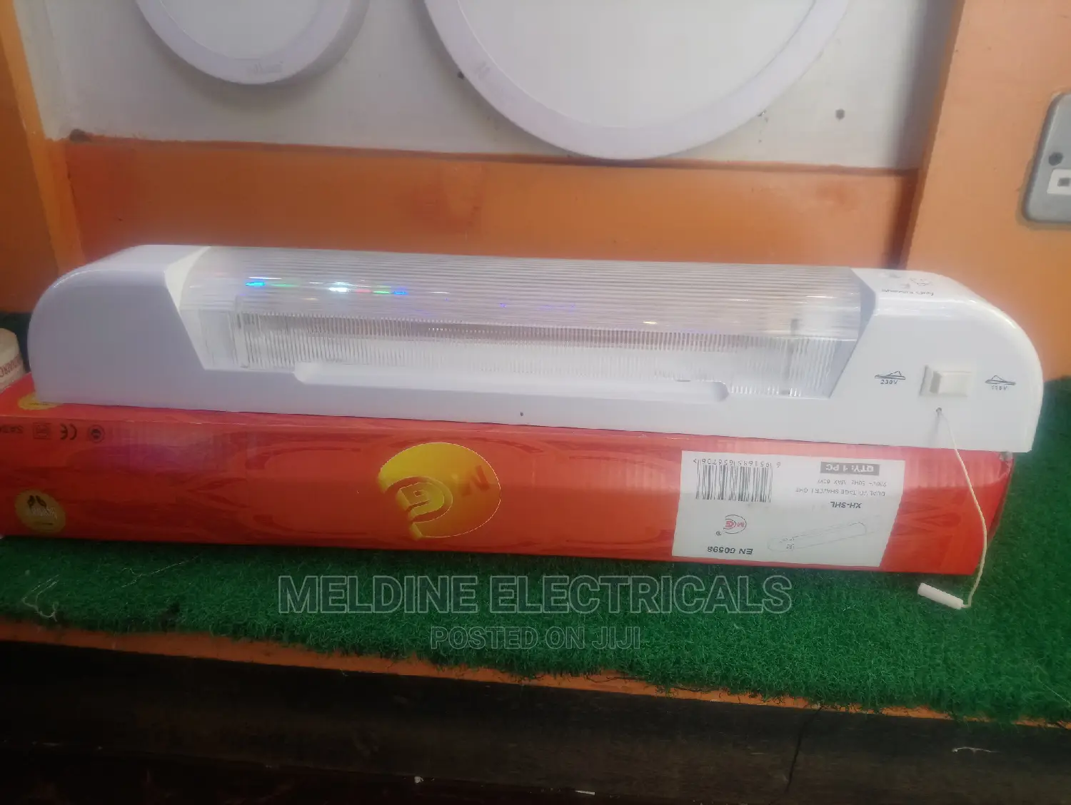 Dual Voltage Shaver Light