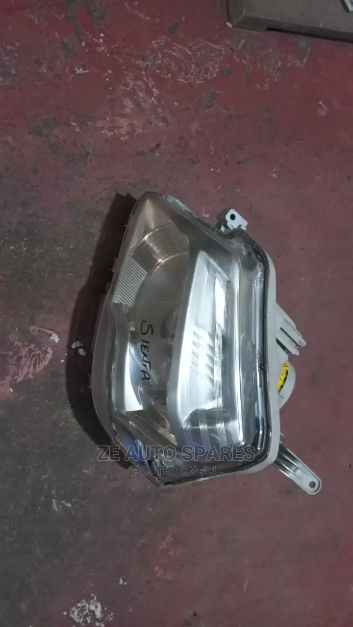 Sienta 2013 Headlight RHS Available