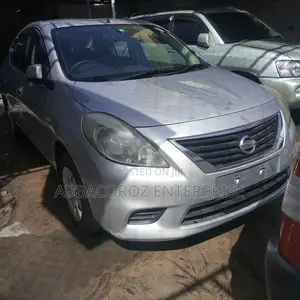 Nissan Tiida 2015 Silver