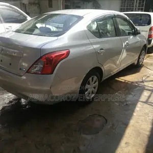Nissan Tiida 2015 Silver