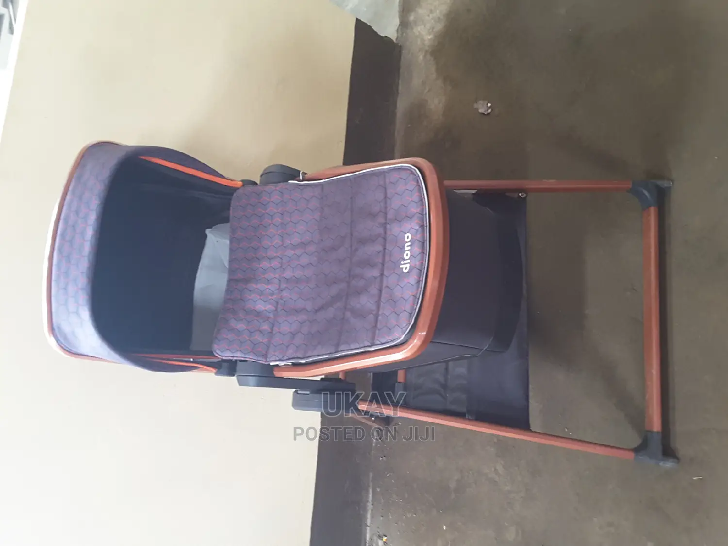 Ex-Uk Diono Quantum2 Carrycot and Travel Stand.