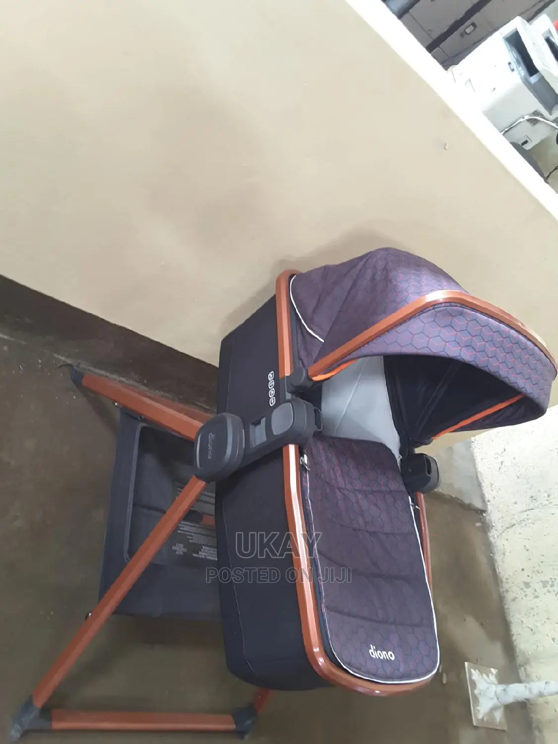 Ex-Uk Diono Quantum2 Carrycot and Travel Stand.